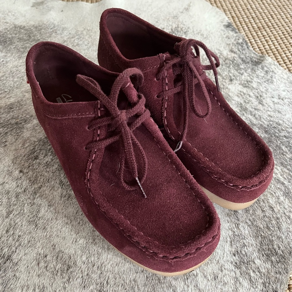 Clarks Women's Burgundy Suede Wallabee Lace-Up Shoes